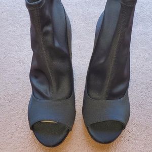 Gianni Bini open toe black heels
